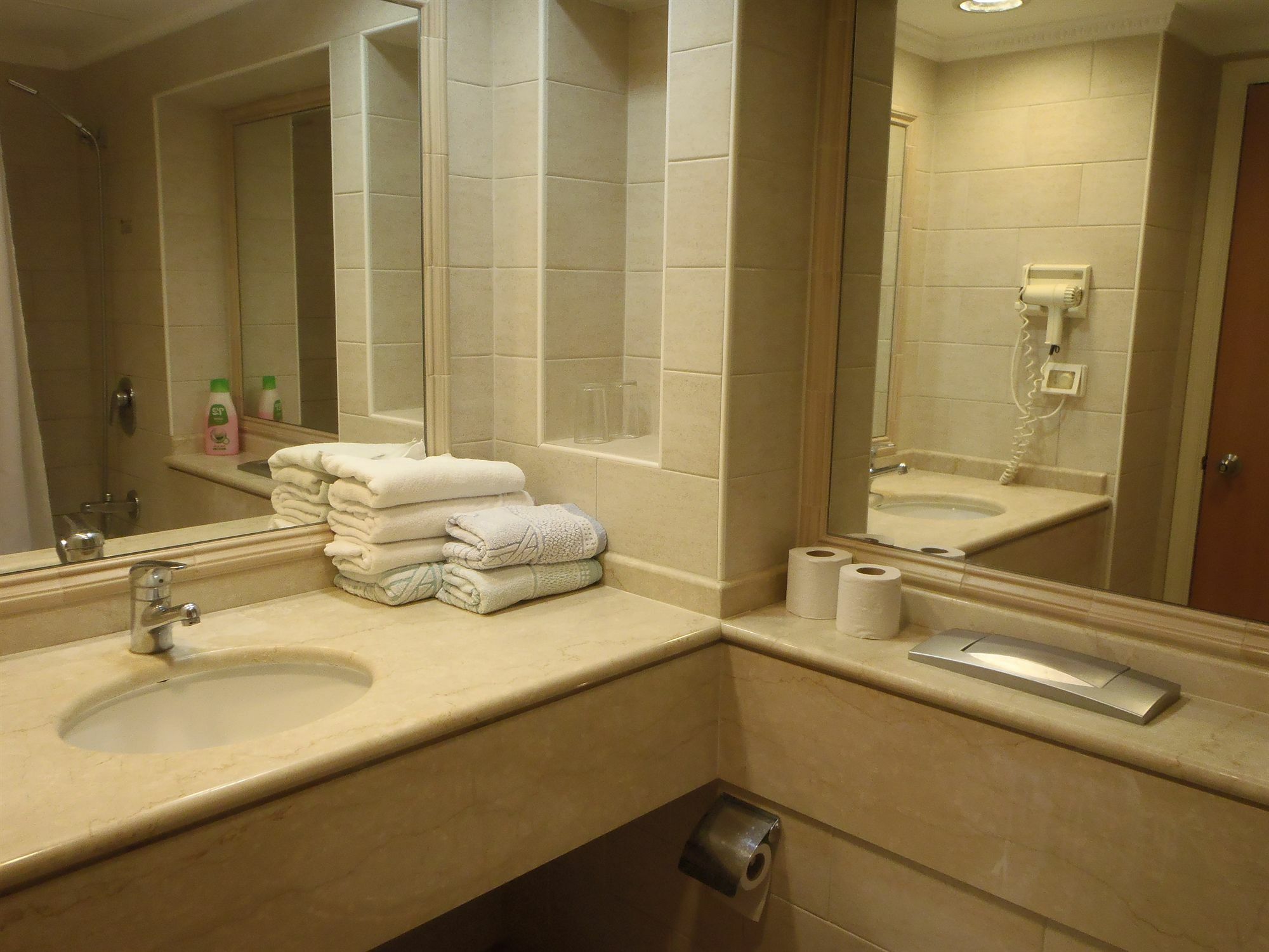 Marom Apartments Hof Hacarmel ハイファ エクステリア 写真